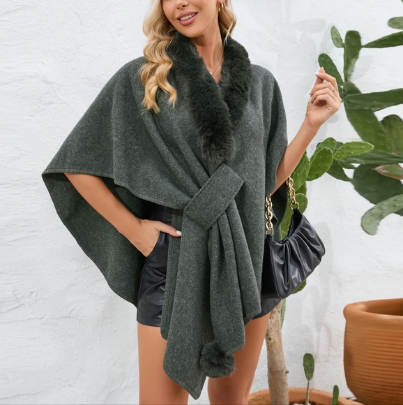Josie Luxe Open Front Poncho - Black - Picture 4 of 9